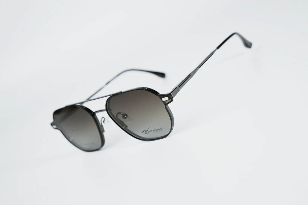 Attachment-998105-Metal-Polarized-Sqaure