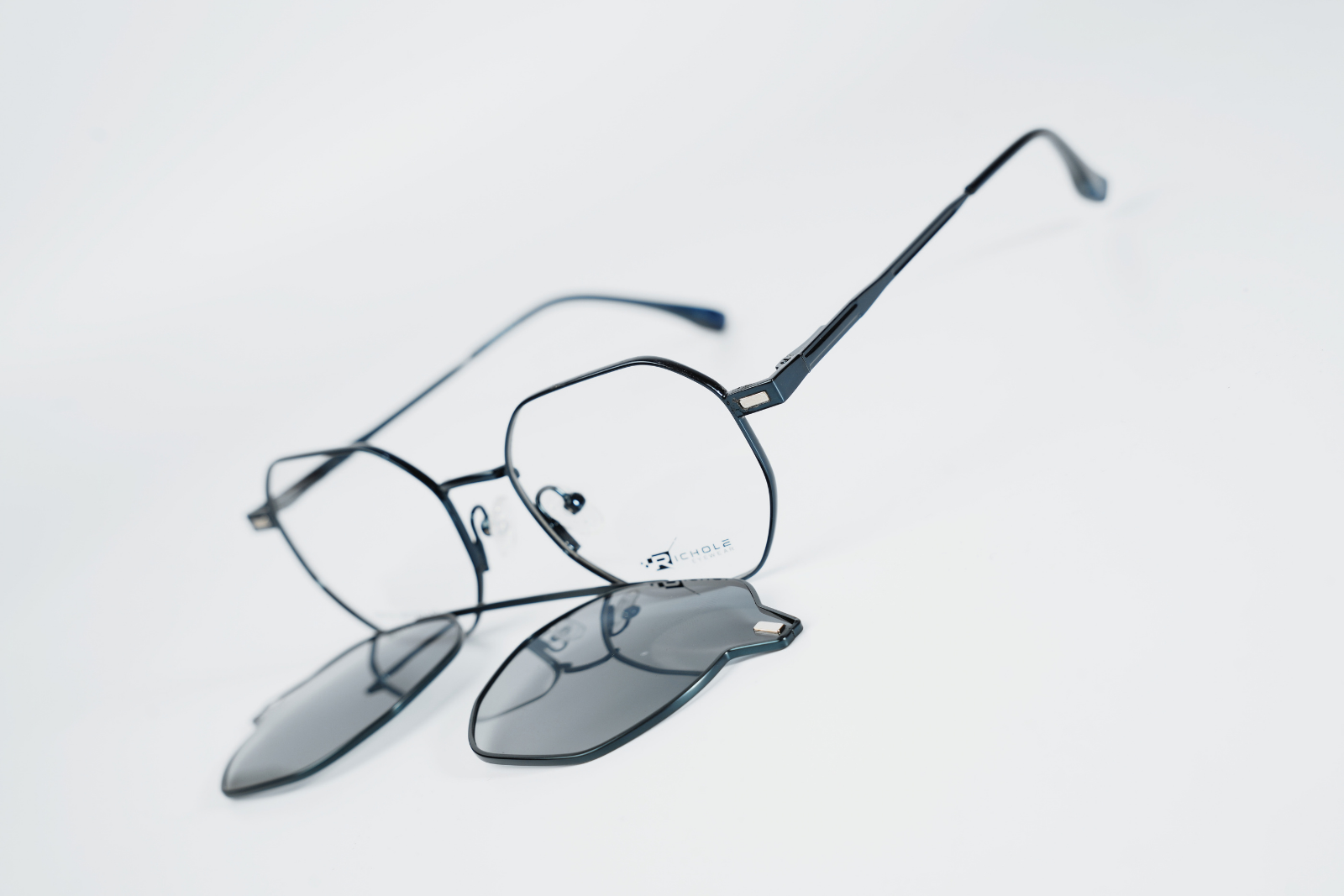 Attachment-998103-Metal-Polarized-Hexagon Secondary image