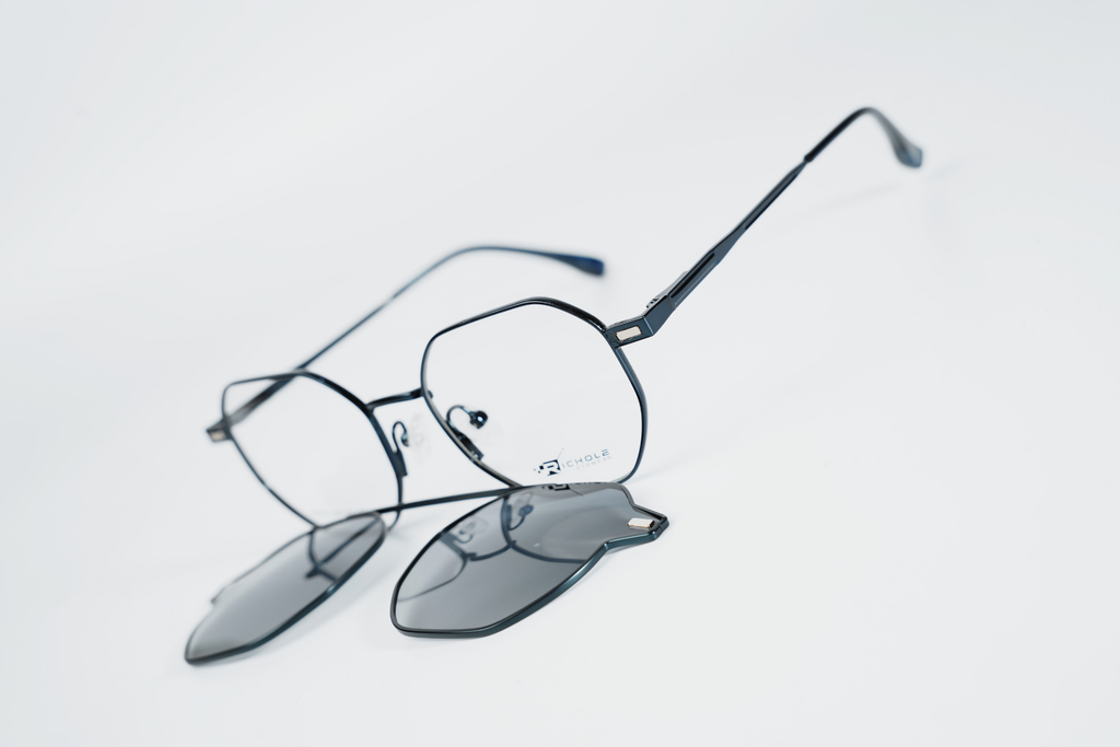 Attachment-998103-Metal-Polarized-Hexagon