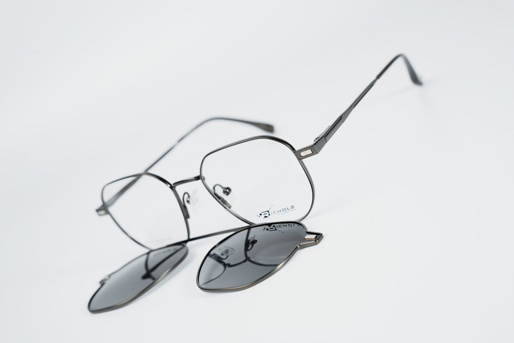 Attachment-998105-Metal-Polarized-Sqaure