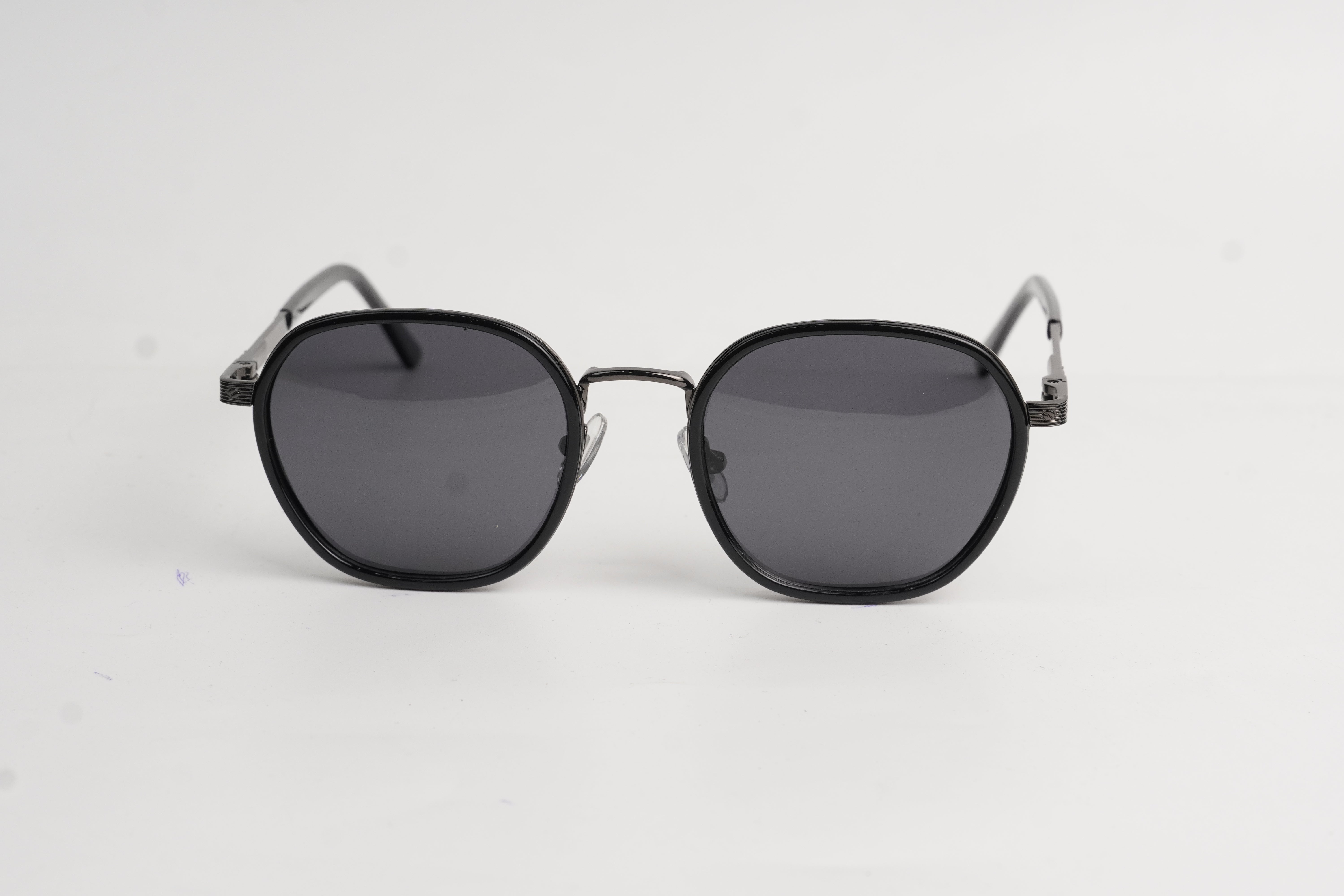 PILOT-Square-Metal-Black-Sunglasses Secondary image
