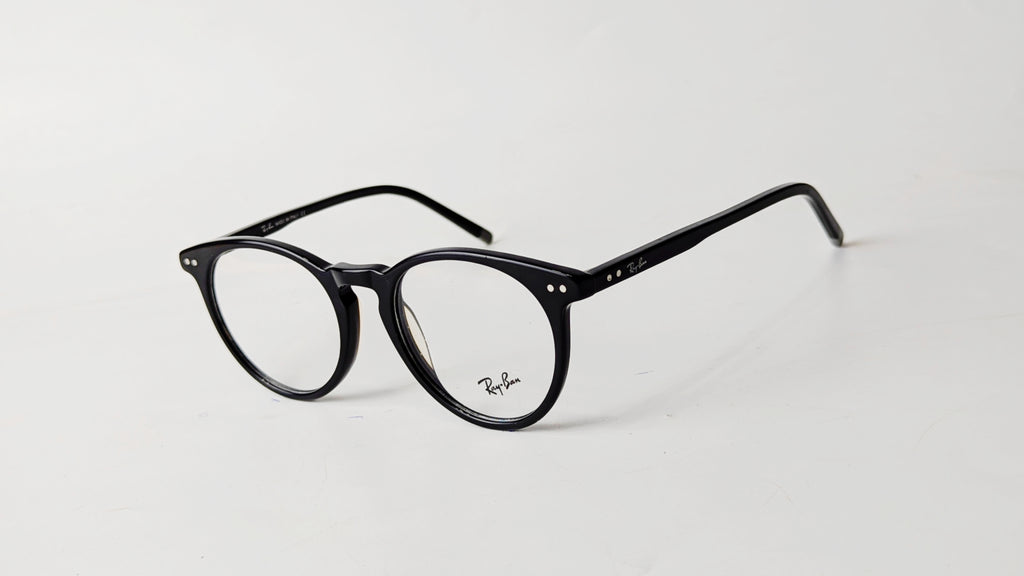 Black round glasses